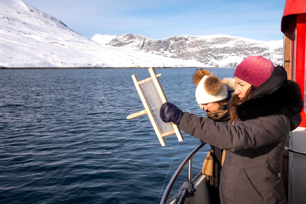 Fishing on a boat tour in the Nuuk Fjord - winter - Guide to Greenland