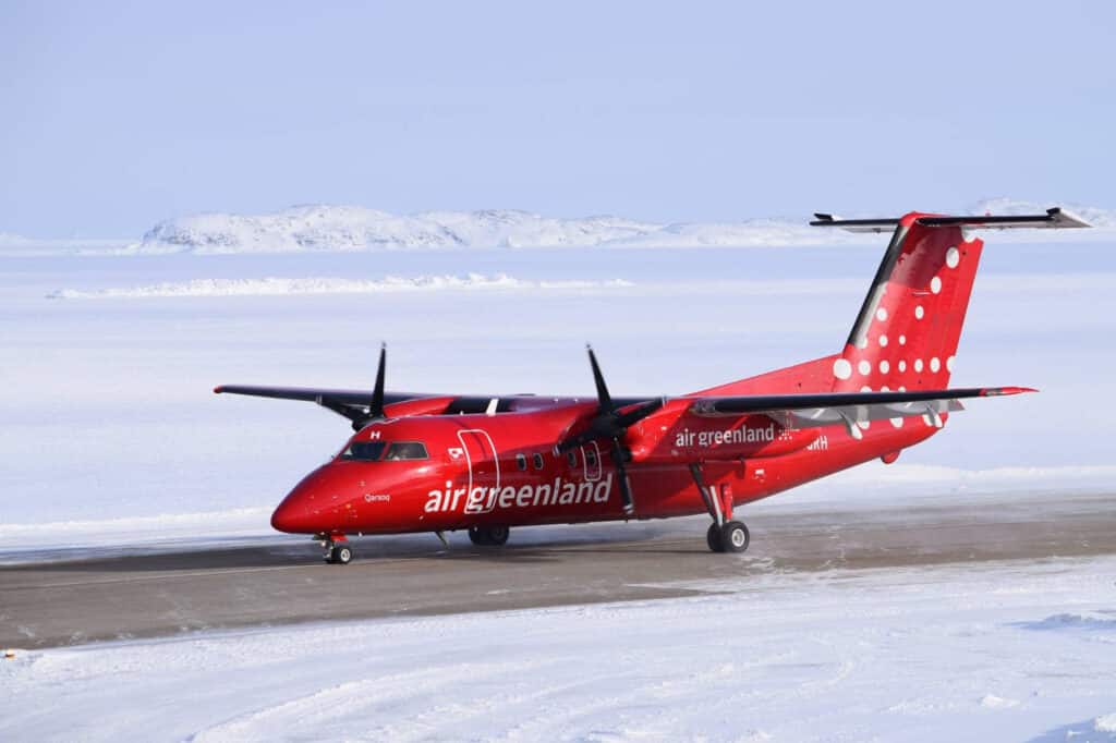 Air Greenland Dash 8 landing at Aasiaat airport in winter
