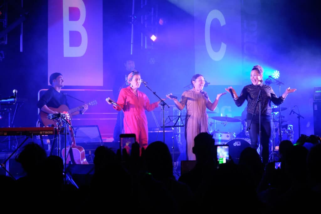 Kimmernaq Nina and others performing at Akisuanerit music festival 2019 - cultural activity - Guide to Greenland