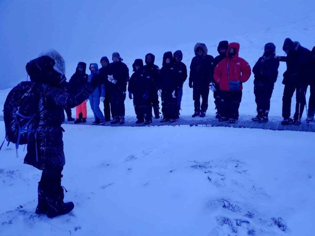 Peolpe snowshoeing on Ilulissat