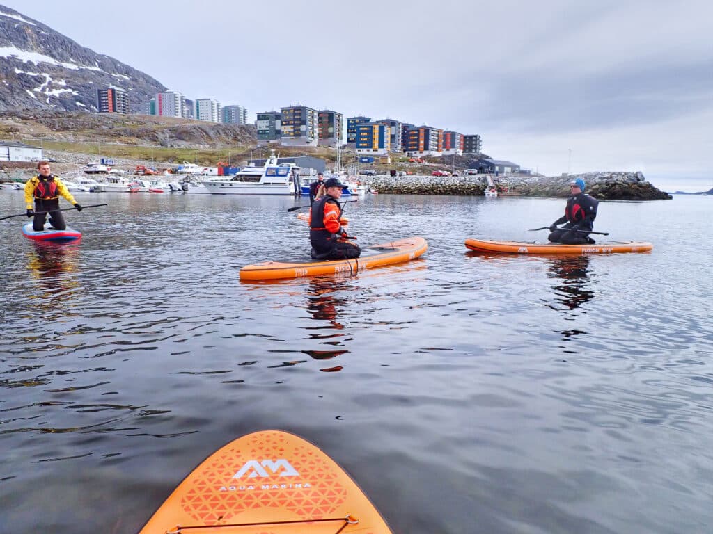 Guide explaining kneeling standing techniques of stand-up paddleboarding - Nuuk - Guide to Greenland