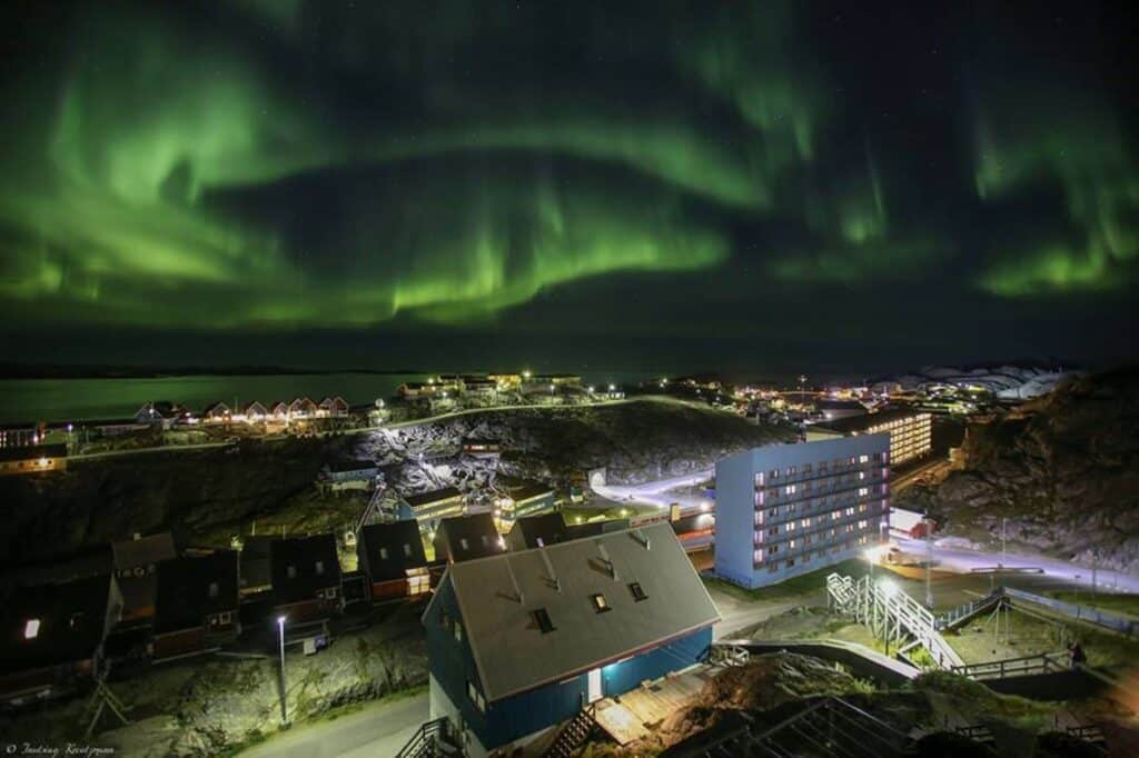 Photo - Inutsiaq Kreutzmann - Northern lights above Maniitsoq