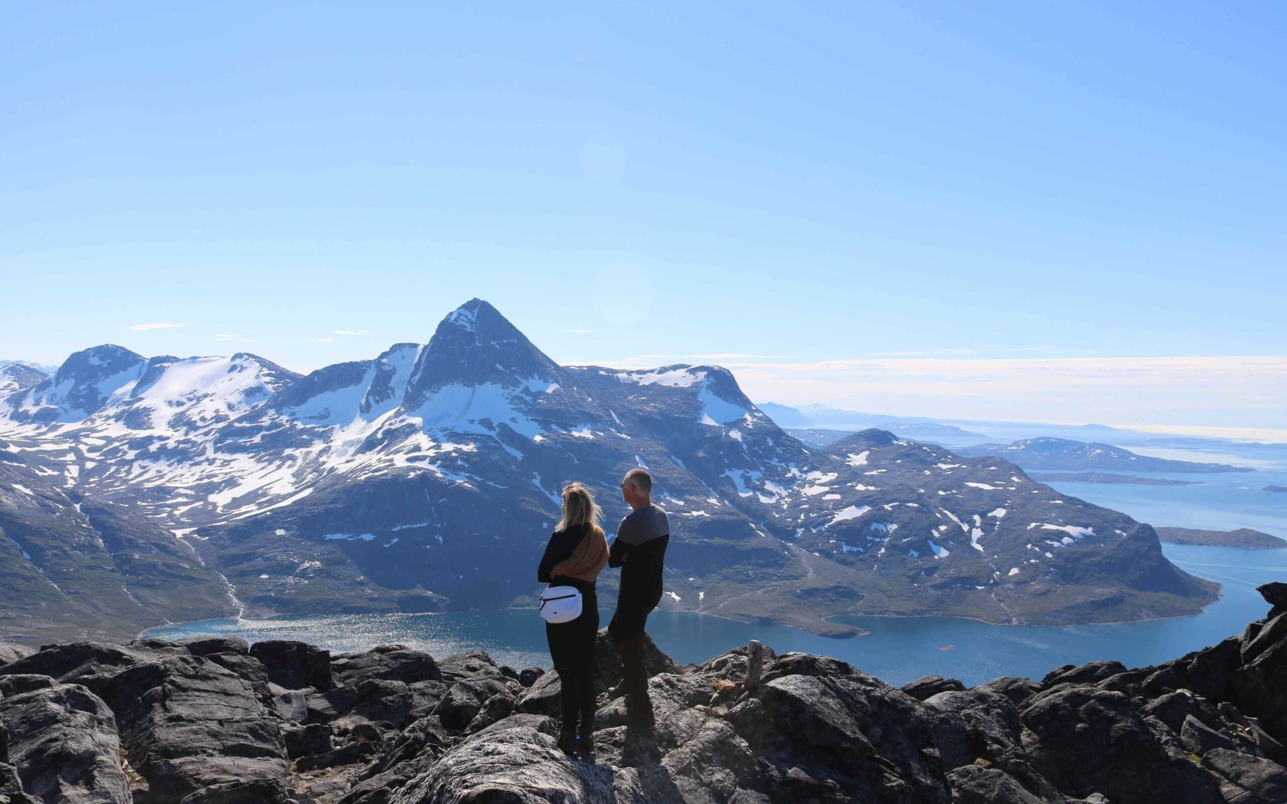 The pointy mountain in the background is Hjortetakken.