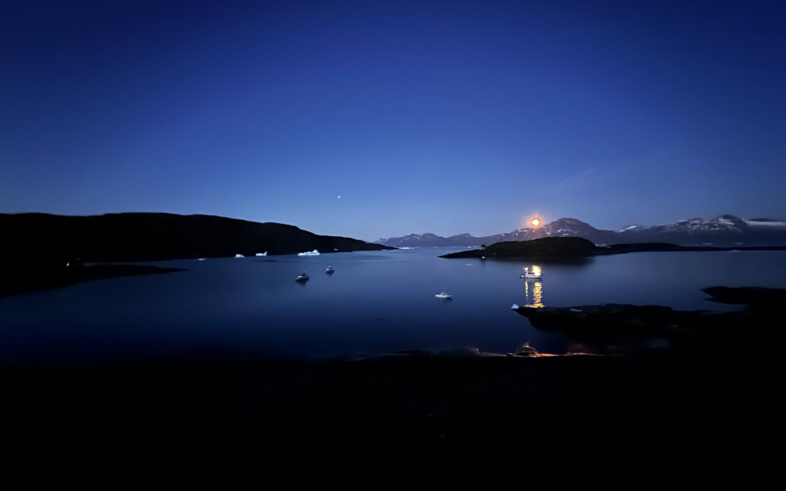 Look at this stunning late-night view.