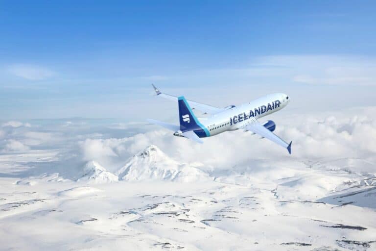Flight from the us to greenland with icelandair